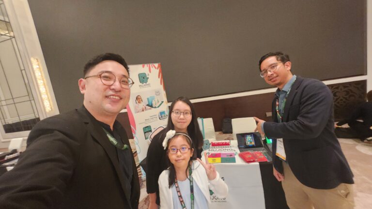 Mr Boo with Iconomy’s incubatee Team Mujong at Entrepreneur Summit 2026